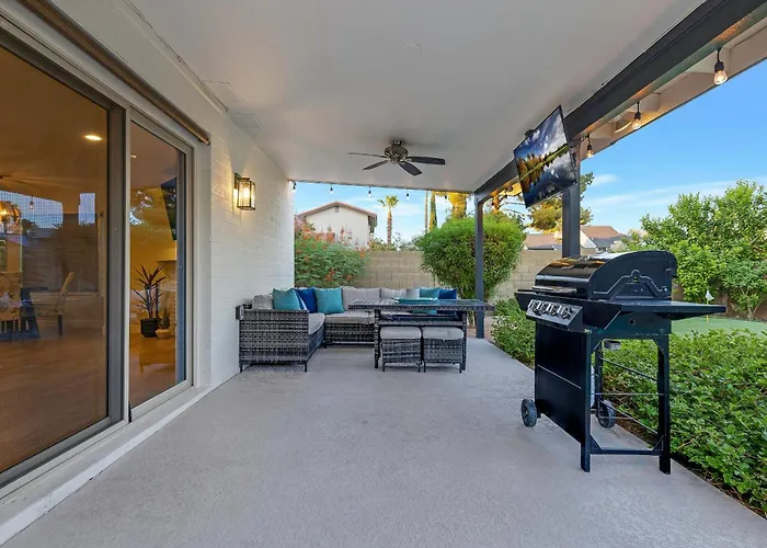 Heated Pool, Waterslide, Putting Holiday home Phoenix