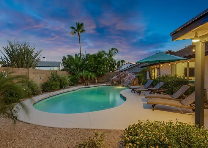 Heated Pool, Waterslide, Putting Holiday home Phoenix